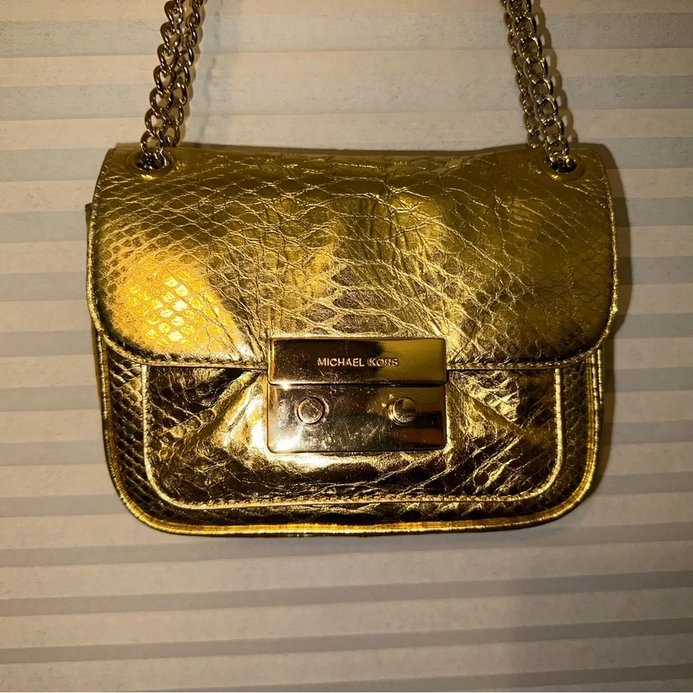 MICHAEL KORS GOLD METALLIC CROSSBODY. EUC RETAILED $358 - Picture 3 of 15
